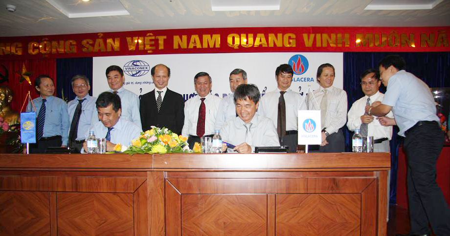 VIGLACERA ký Thỏa thuận hợp tác phát triển Nhà ở xã hội với VINACONEX