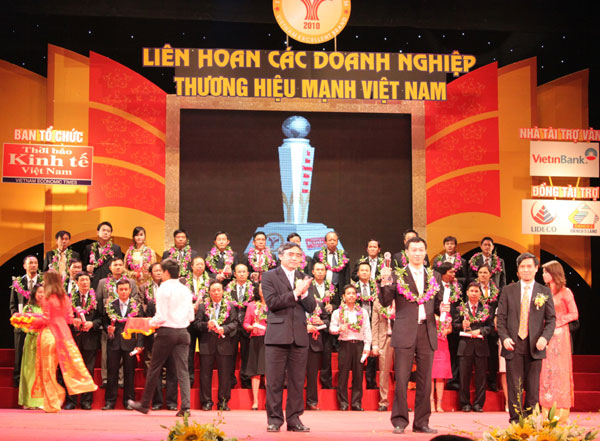 Viglacera Land nhận cúp Thương hiệu mạnh Việt Nam