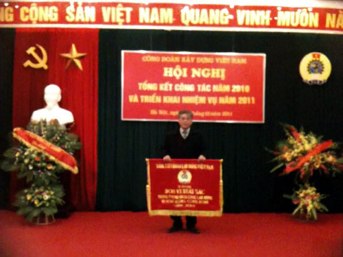 Công đoàn TCT Viglacera vinh dự nhận Cờ thi đua của Tổng Liên đoàn Lao động Việt Nam