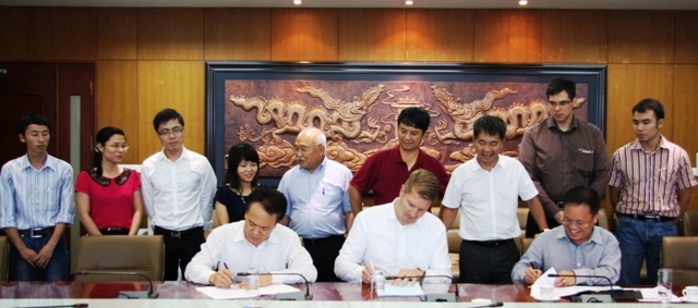 Lễ ký bản ghi nhớ về việc hợp tác thành lập công ty liên doanh sản xuất kinh tiết kiệm năng lượng đầu tiên tại Việt Nam