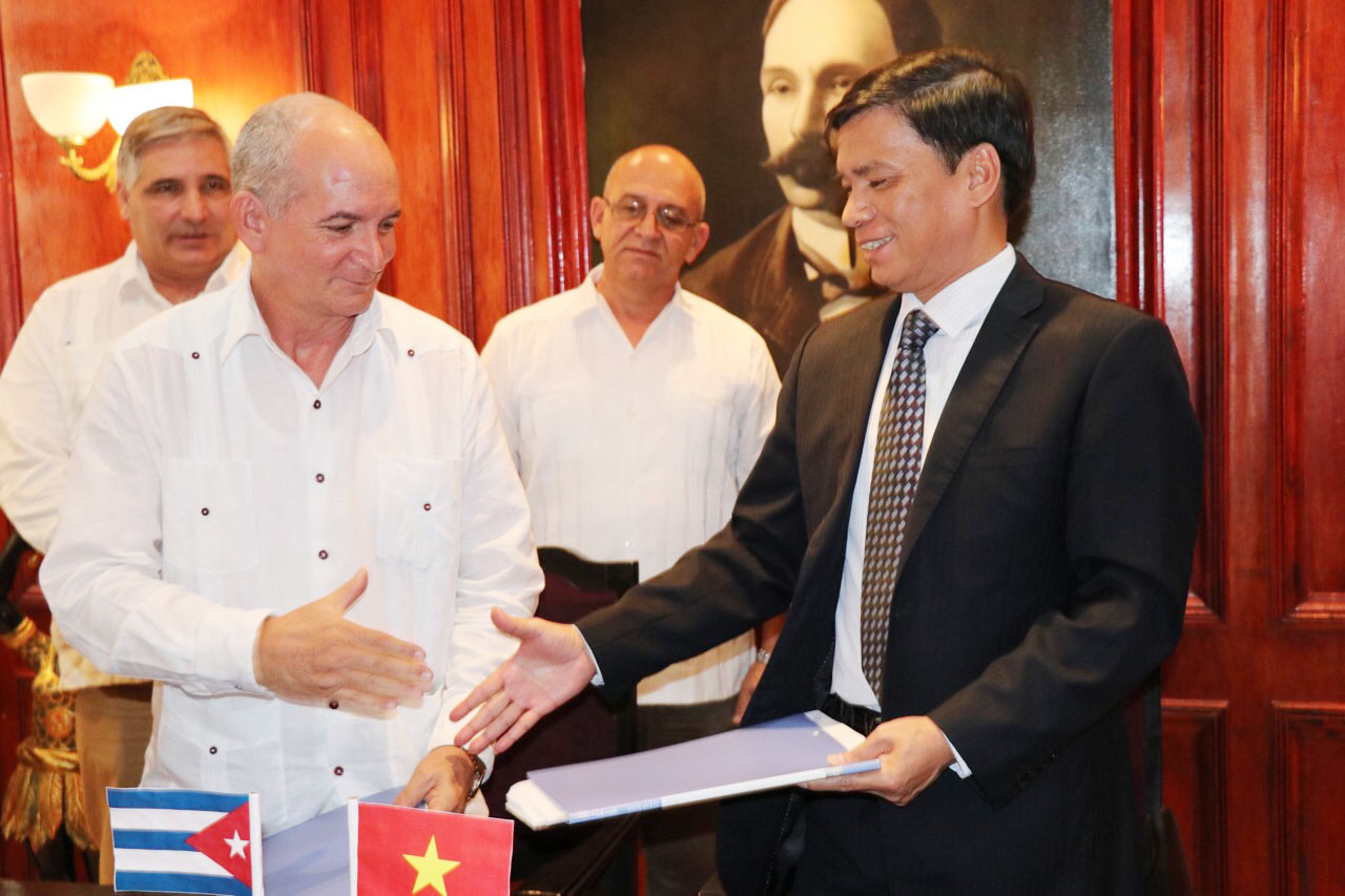Tổng Công ty Viglacera công bố và ký hợp đồng ra mắt liên doanh sản xuất Vật liệu xây dựng tại Cuba