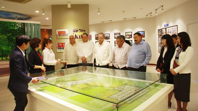 Thứ trưởng Bộ Xây dựng Cuba đến thăm Tổng công ty Viglacera – CTCP