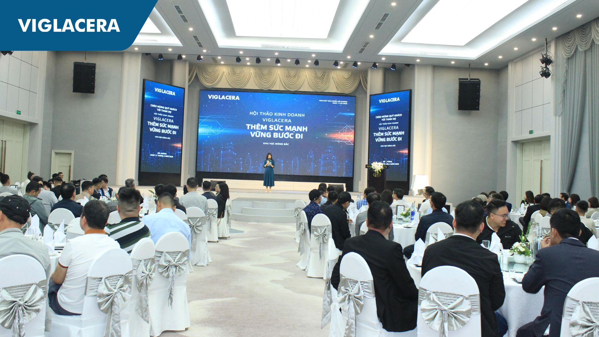 Hội thảo kinh doanh với chủ đề “Thêm sức mạnh - Vững bước đi”