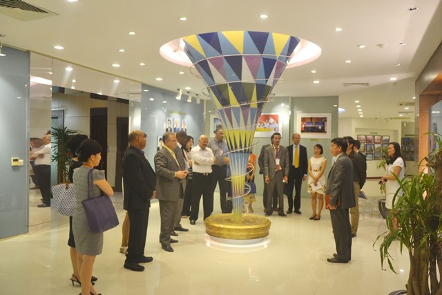 A delegation from 16 countries around the world visited the VIGLACERA Corporation